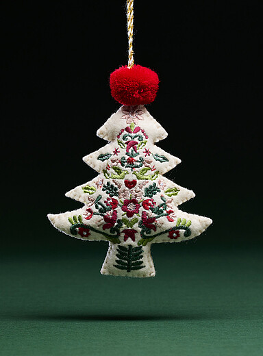 L'ornement sapin feutre broderies florales <b>Collection de No&euml;l</b>