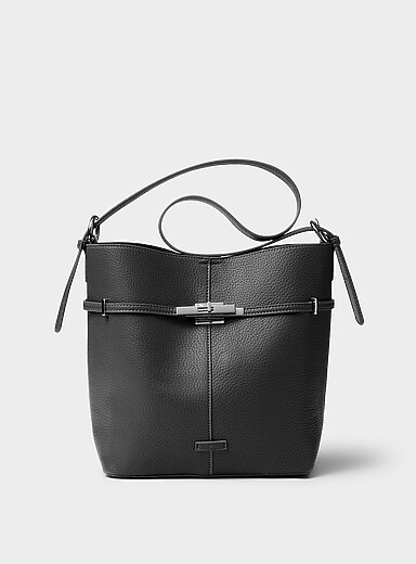 Le sac besace souple fermoir pivotant accent