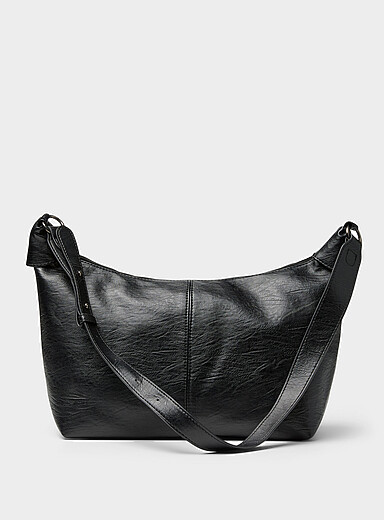 Le sac demi-lune souple effet cuir