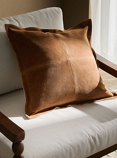 Le coussin d&eacute;houssable su&egrave;de surpiqu&eacute; 50 x 50 cm