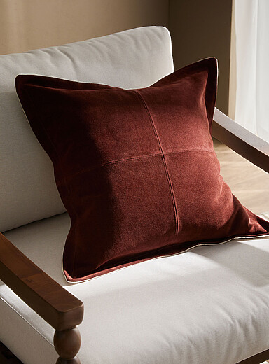 Le coussin d&eacute;houssable su&egrave;de surpiqu&eacute; 50 x 50 cm
