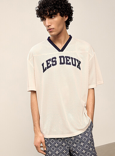 Le t-shirt basketball perfor&eacute; &agrave; logo