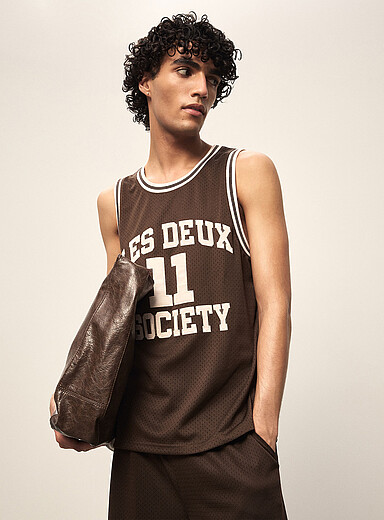 Les Deux: La camisole basketball perfor&eacute;e &agrave; logo Brun pour homme