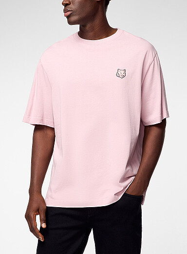 Maison Kitsun&eacute;: Le t-shirt ample &eacute;cusson ton sur ton Rose pour homme