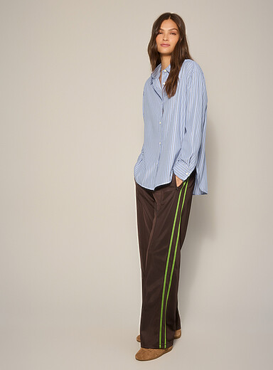 Mia track pant Fit: Wide-leg, low-rise
