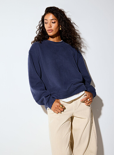 Ic&ocirc;ne: Le sweat ample effet superpos&eacute; doux fini bross&eacute; Bleu marine - Bleu nuit pour femme