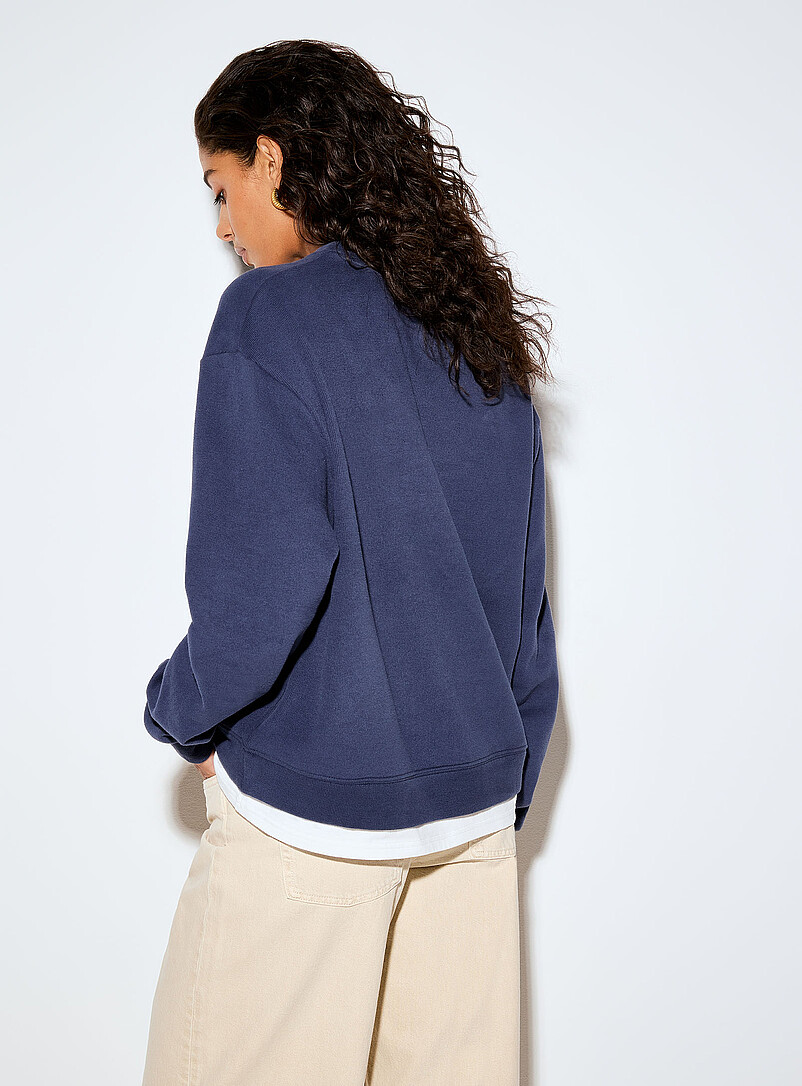 Ic&ocirc;ne: Le sweat ample effet superpos&eacute; doux fini bross&eacute; Bleu marine - Bleu nuit pour femme