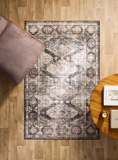 Loloi: Le tapis velout&eacute; g&eacute;om&eacute;trie att&eacute;nu&eacute;e 110 x 170 cm Noir &agrave; motifs