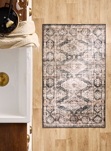 Loloi: Le tapis velout&eacute; g&eacute;om&eacute;trie att&eacute;nu&eacute;e 70 x 115 cm Noir &agrave; motifs