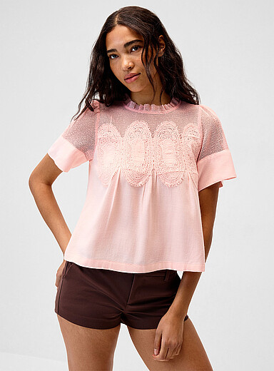 Twik: Le t-shirt babydoll dentelle et filet Vieux rose pour femme