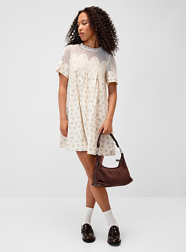 Twik: La robe babydoll fleurs et filet Bleu &agrave; motifs pour femme
