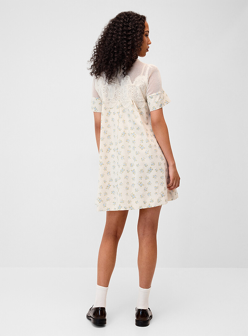 Twik: La robe babydoll fleurs et filet Bleu &agrave; motifs pour femme