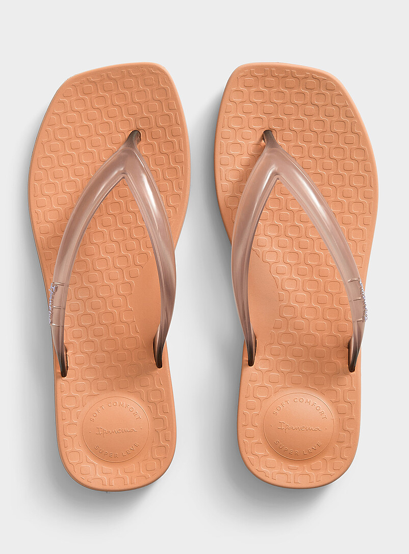 Pluma caramel flip-flops Women product image (primary)