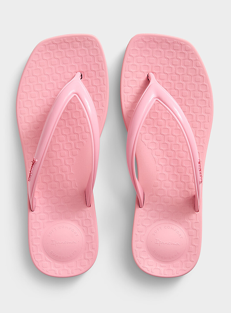 Pluma Pink Flip-Flops Women