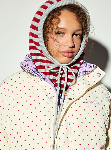 La cagoule c&ocirc;tel&eacute;e ray&eacute;e