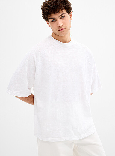 Le t-shirt raglan jersey irr&eacute;gulier <b>Importation de S&eacute;oul</b>