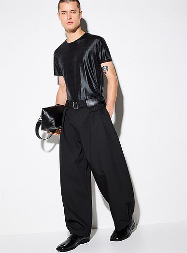 Le pantalon ceintur&eacute; &agrave; plis plats Coupe ballon <b>Importation de S&eacute;oul</b>