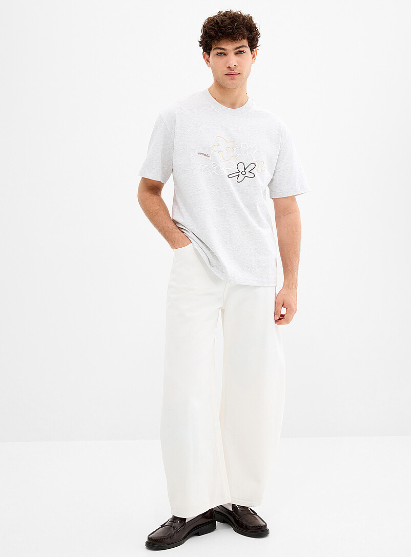 Embroidered flower tee Imported from Seoul product image 2
