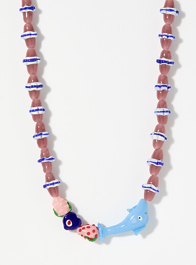 Le collier billes de verre color&eacute;es dauphin