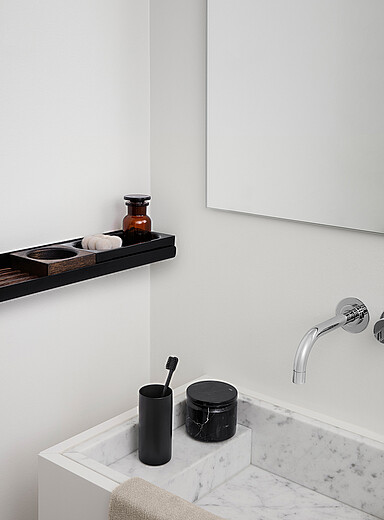 Modo steel wall shelf