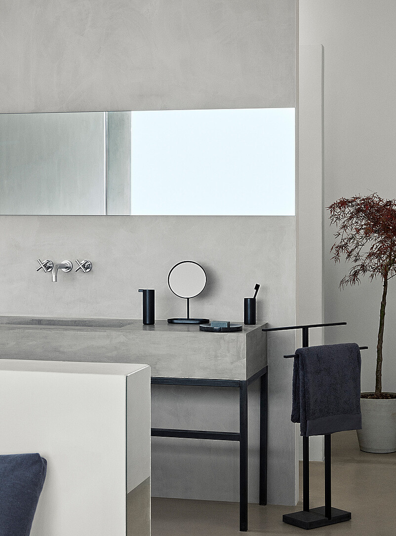 Menoto steel towel rack product image (primary)
