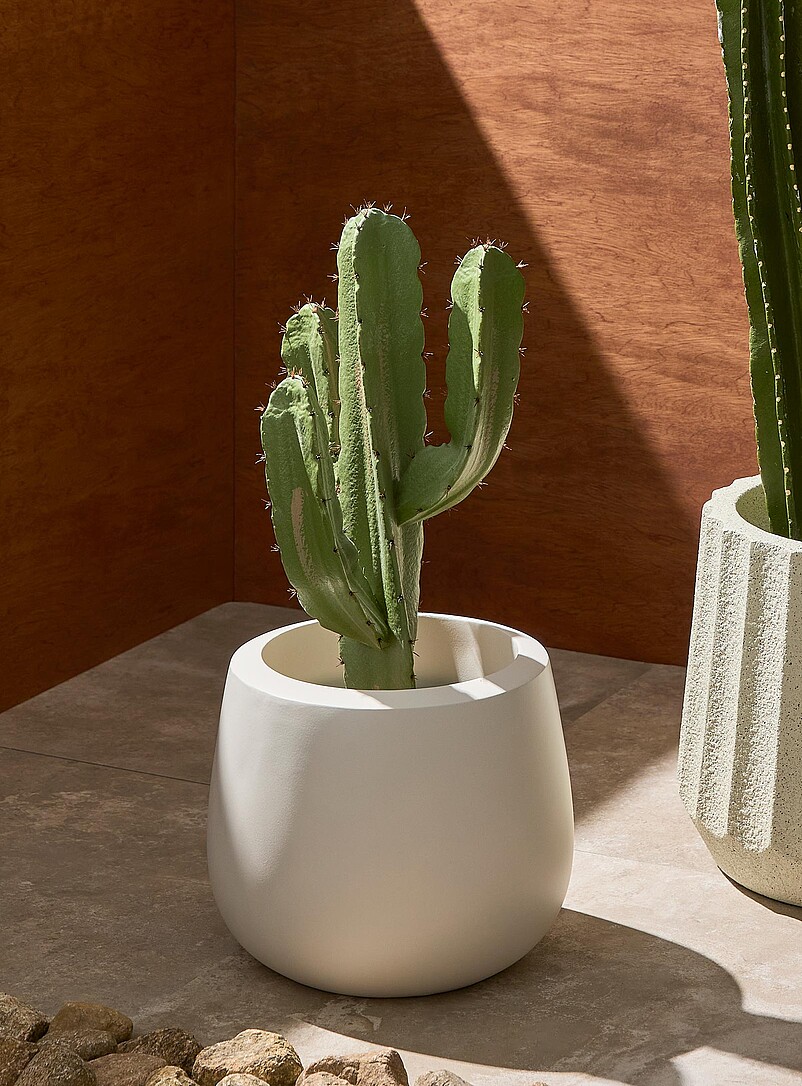 Belly Rounded Indoor/outdoor Planter 15" In Diameter