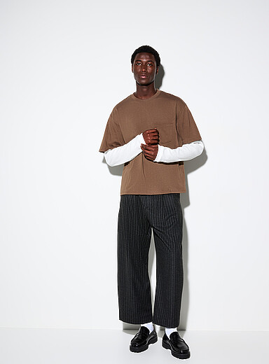 Le pantalon rayures banquier fini bross&eacute; Coupe ballon <b>Importation de S&eacute;oul</b>
