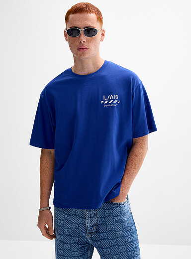 Le t-shirt carr&eacute; diagonale signature <b>Coupe carr&eacute;e</b>