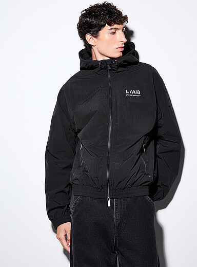 L/AB c/o Off-White: Le coupe-vent diagonale r&eacute;fl&eacute;chissante Noir pour homme