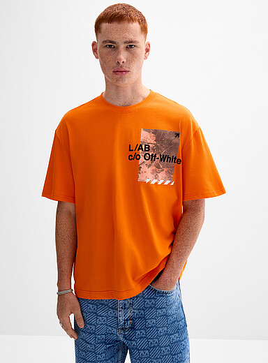 Le t-shirt carr&eacute; logo imprim&eacute; camo <b>Coupe carr&eacute;e</b>