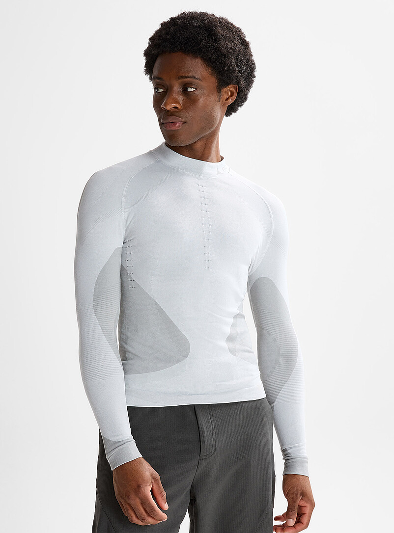 Le haut de compression manches longues sans coutures Daze | ROA | | Simons