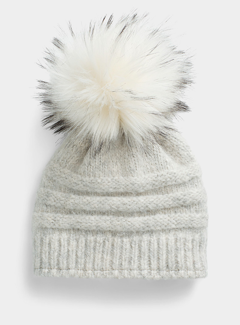 Kyikyi Light Grey Ribbed groove XL pompom tuque for women