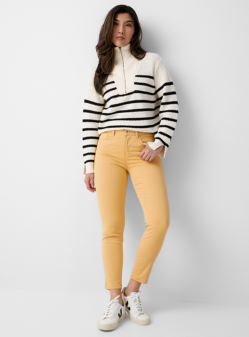 Contemporaine Light Yellow Faded colour fitted stretch jeans for women