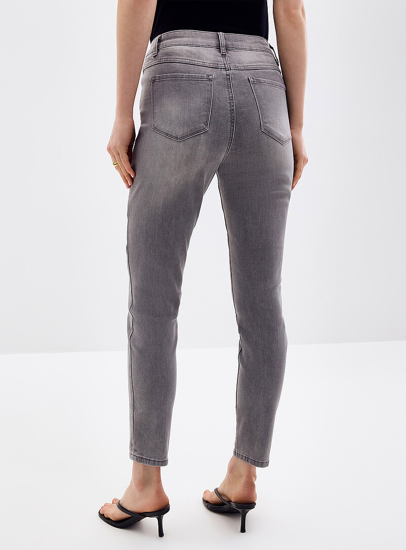 Contemporaine: Le jean &eacute;pur&eacute; extensible <b>Coupe : jambe ajust&eacute;e, taille r&eacute;guli&egrave;re</b> Noir pour femme