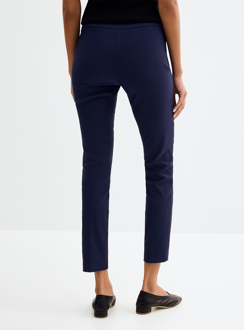 Contemporaine: Le pantalon bengaline taille confort <b>Coupe : jambe ajust&eacute;e, taille r&eacute;guli&egrave;re</b> Bleu fonc&eacute; - Indigo pour femme