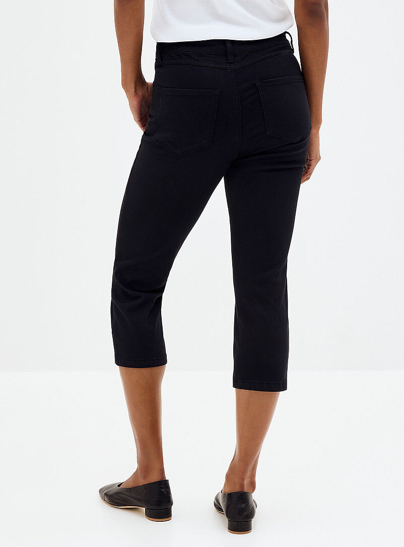 Contemporaine Black Colourful denim capri pant <b>Fit: Slim leg, regular rise</b> for women