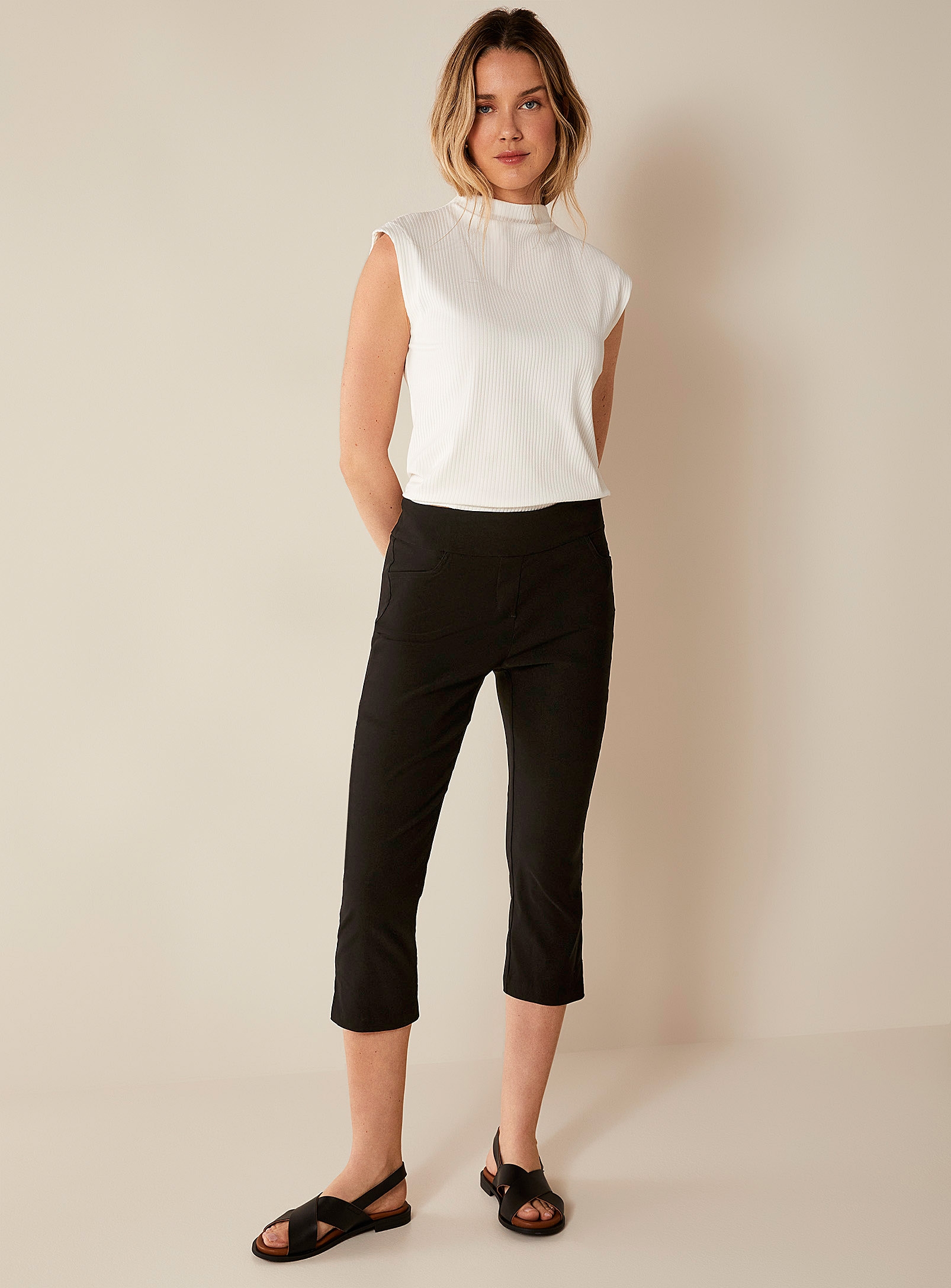Contemporaine Stretch Slimming Fitted Capris In Black