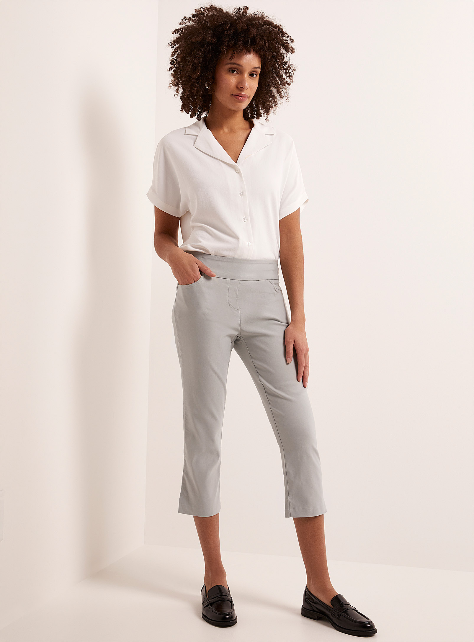 Contemporaine Stretch Slimming Fitted Capris In Light Grey
