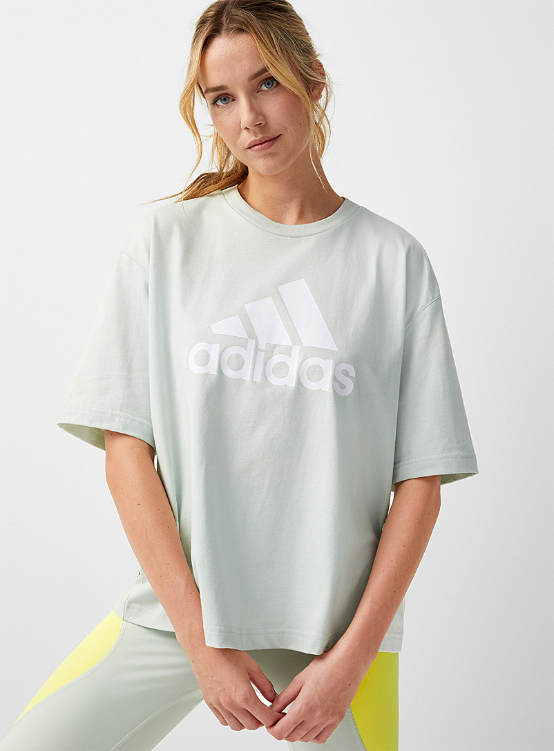 Adidas: Le t-shirt ample vert d'eau logo Vert pâle-lime pour femme