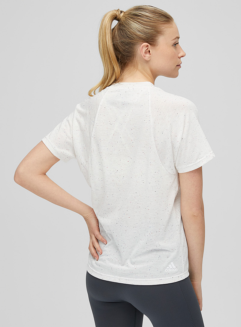 Adidas: Le t-shirt moucheté logo 3 barres Blanc pour femme