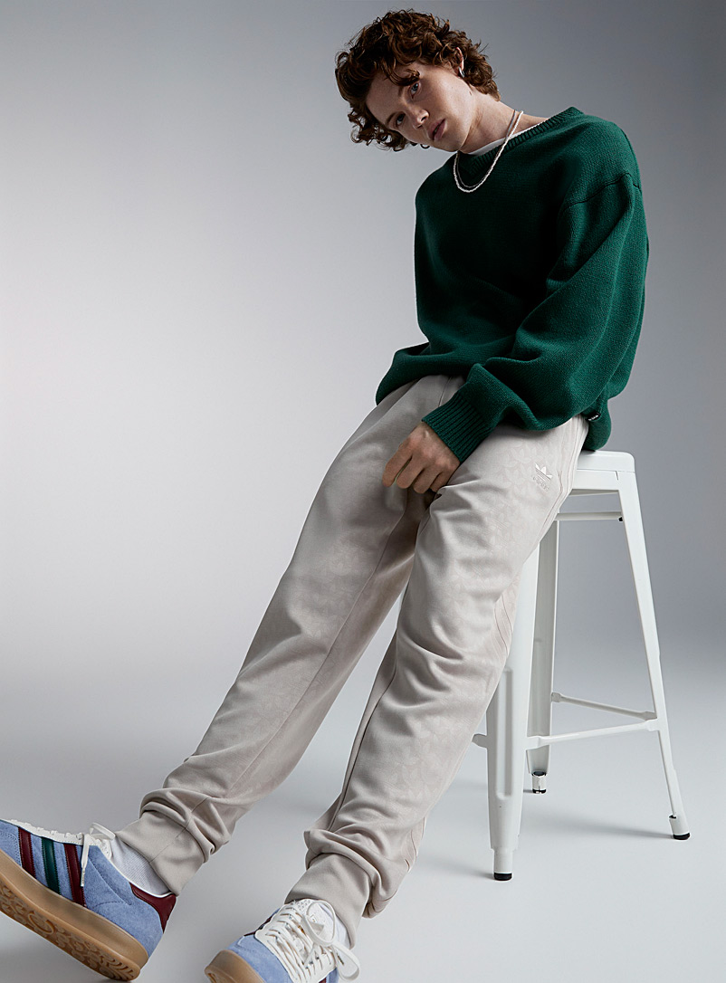 Adidas Originals: Le pantalon <i>track</i> SST imprimé Trefoil Tan beige fauve pour homme