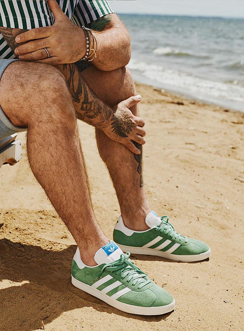 Adidas Originals: Le sneaker Gazelle suède Homme Vert pour homme