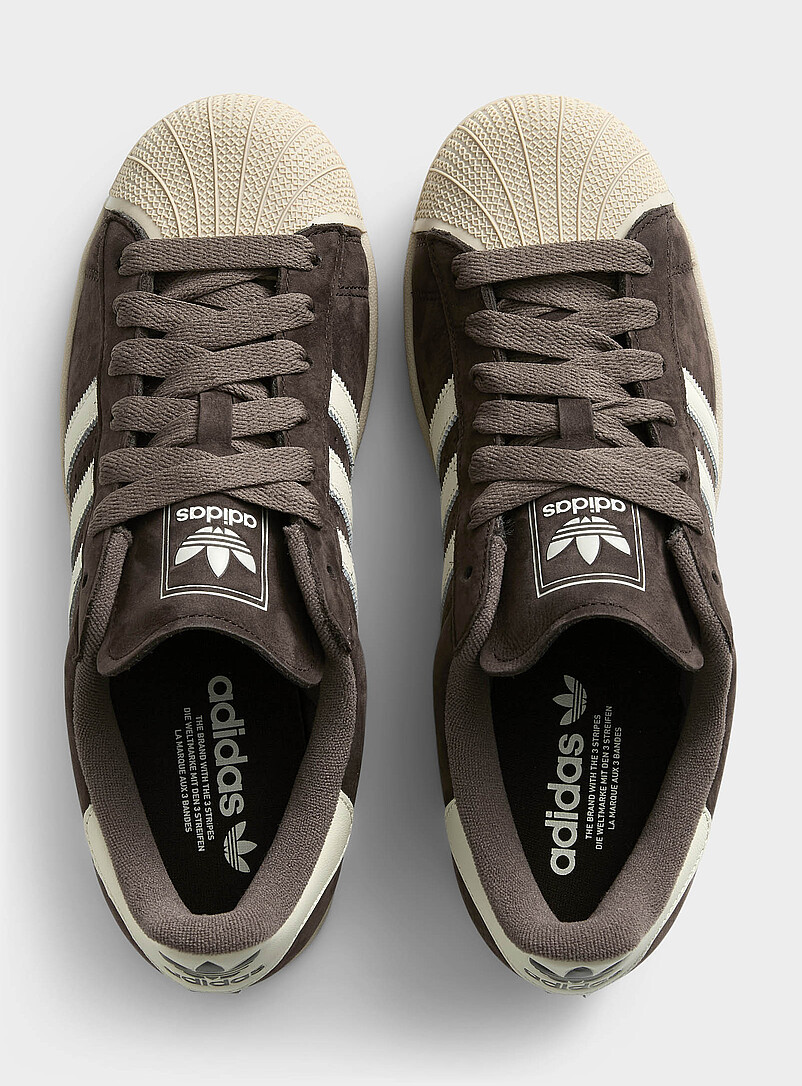 Adidas Originals: Le sneaker Superstar II nubuck caf&eacute; Homme Brun pour homme