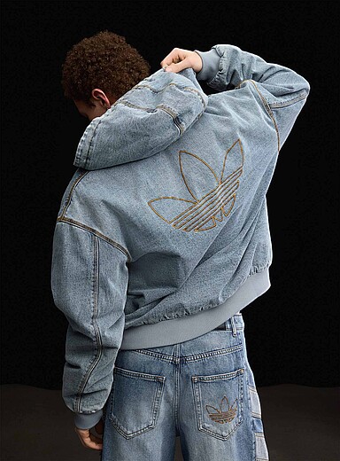 Adidas: La veste en jean doubl&eacute;e &agrave; capuchon Bleu moyen - Ardoise pour homme