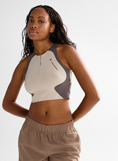 Adidas x Hermanos Koumori: Le haut de course &agrave; poches H. Koumori <b>Coupe courte ajust&eacute;e</b> Gris ardoise pour femme