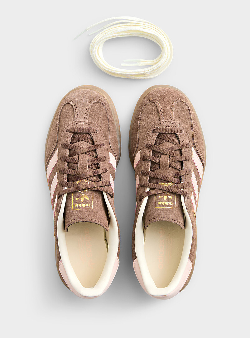 Adidas Originals: Le sneaker Gazelle Indoor taupe et rose Femme Brun pour femme
