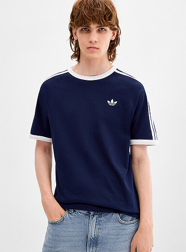 Le t-shirt lis&eacute;r&eacute; trois bandes