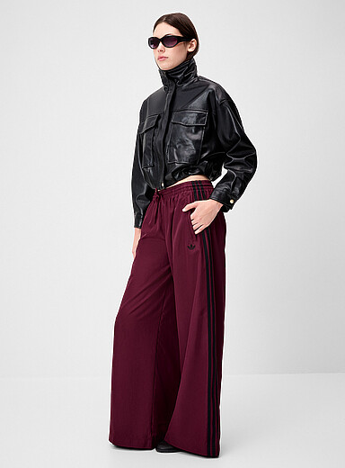 Adidas Originals: Le pantalon <i>track</i> toile Firebird jambe large Bordeaux pour femme