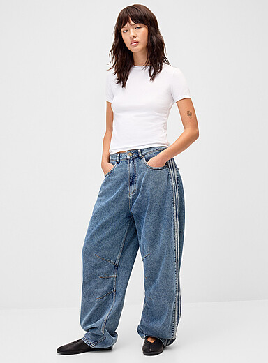 Le jean ballon taille haute rayures athl&eacute;tiques