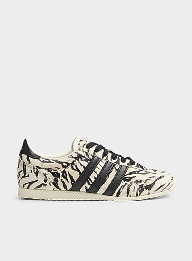Adidas Originals: Le sneaker Japan cuir poilu z&eacute;br&eacute; Femme Blanc et noir pour femme
